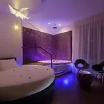 Suitesistina For Brave Lovers Alojamento de Acomodação e Pequeno-almoço 4*