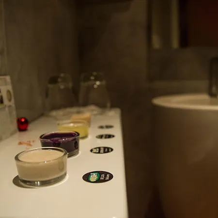 Suitesistina For Brave Lovers Bed & Breakfast