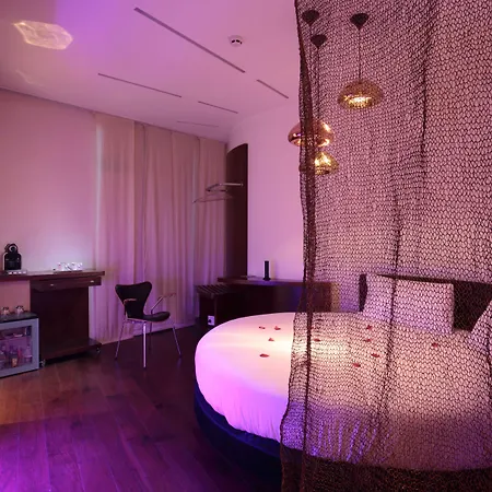 Suitesistina For Brave Lovers