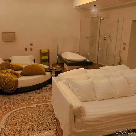 Suitesistina For Brave Lovers Bed & Breakfast 4*