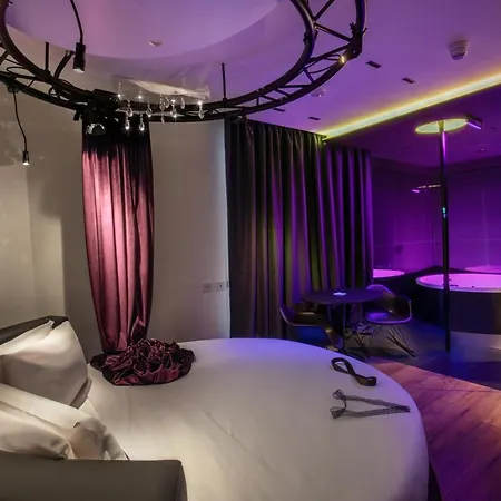 Suitesistina For Brave Lovers Bed and Breakfast