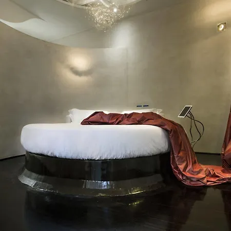 Suitesistina For Brave Lovers Bed and Breakfast