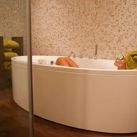 Suitesistina For Brave Lovers Bed and Breakfast 4*