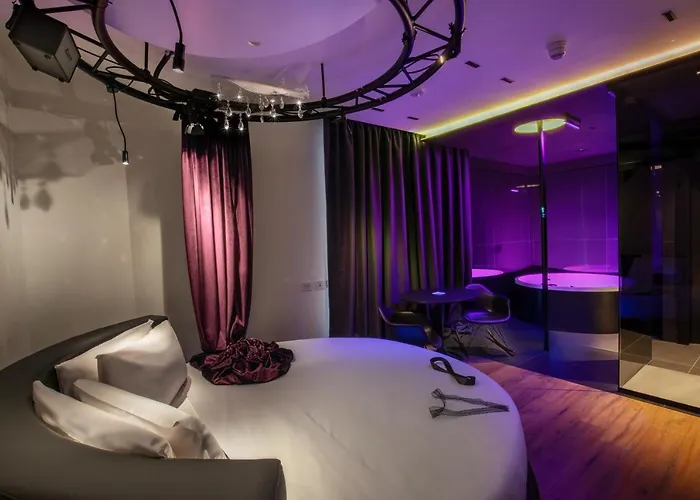 Suitesistina For Brave Lovers Bed & Breakfast