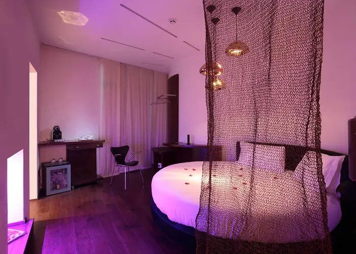 Suitesistina For Brave Lovers