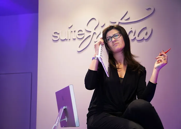 Suitesistina For Brave Lovers