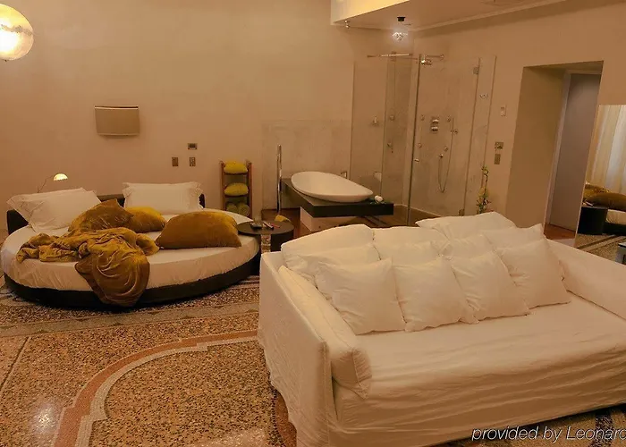 Suitesistina For Brave Lovers Bed & Breakfast 4*